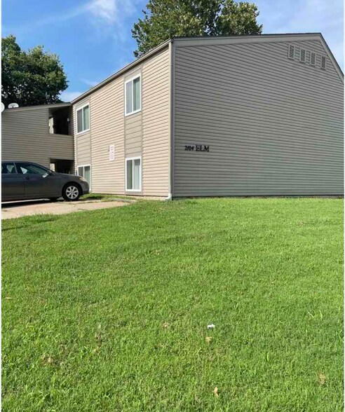 Building Photo - 2104 Elm Ln