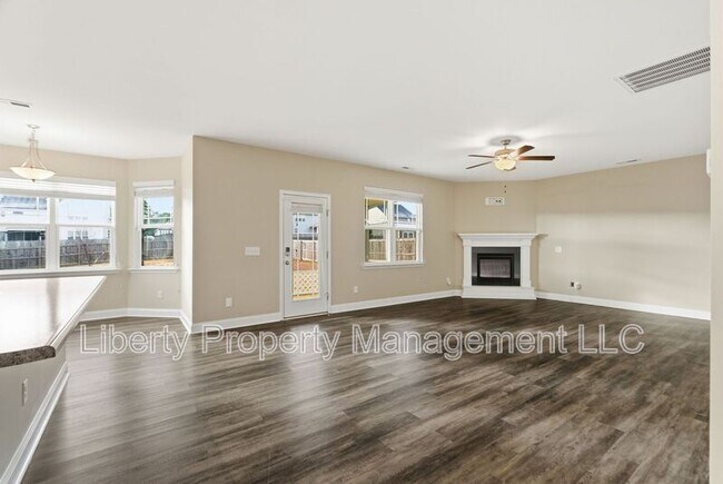 Building Photo - 588 Angel Oak Dr