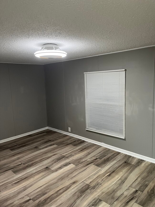 Building Photo - 525 Burmaster Dr