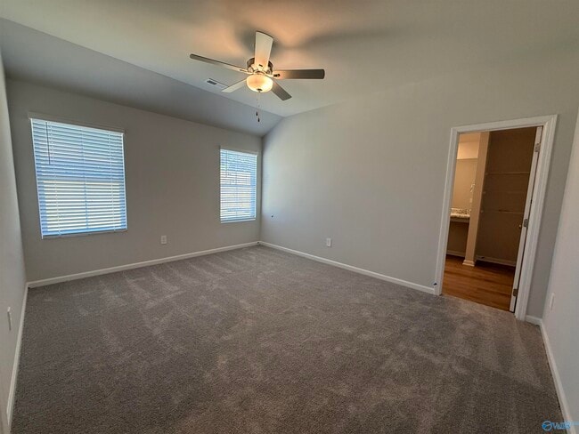 Building Photo - 205 Six Pence Ct