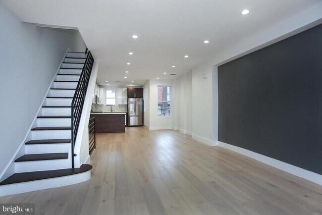Building Photo - 5844 Fernwood St