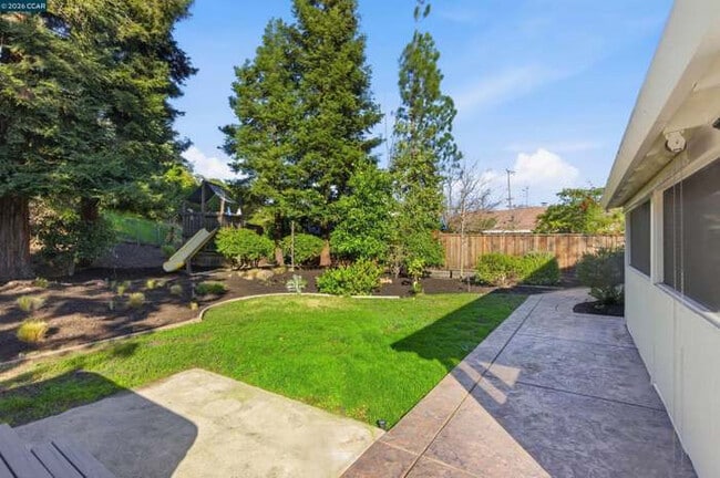 Building Photo - 2933 Madeira Way