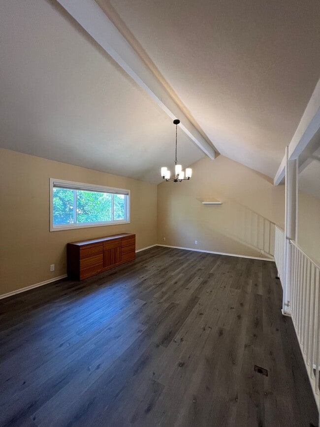 Building Photo - Lake Forest House with 4 bed 2 bath plus loft