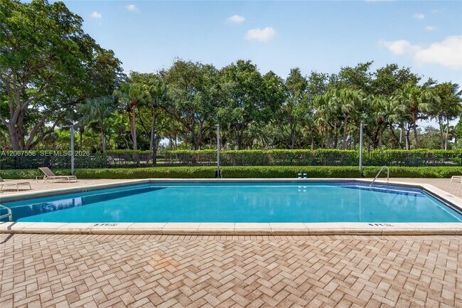 Building Photo - 3301 N Country Club Dr
