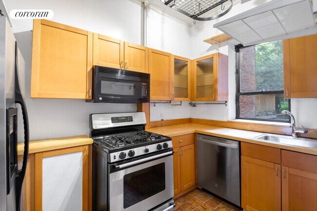 Building Photo - 55 Hicks St