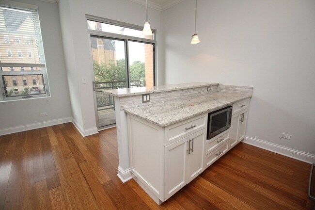 Building Photo - 1609 W Warren Blvd