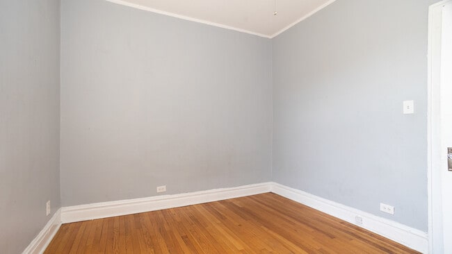 Building Photo - 3107 W Ainslie St