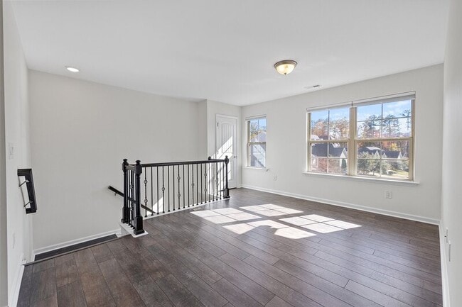 Building Photo - 460 Young Landing Ct