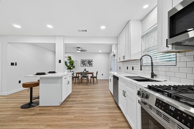 Building Photo - 7131 Mobud Dr