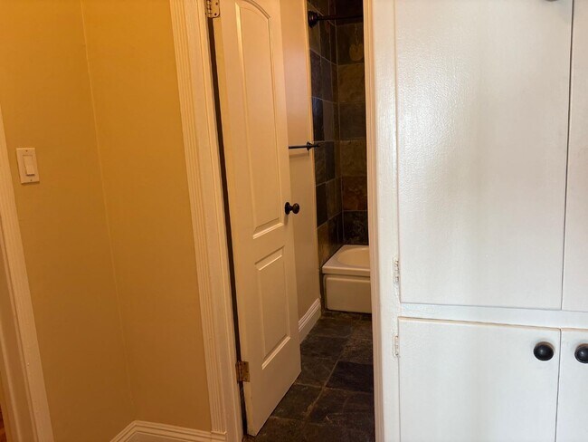 Building Photo - 11719 Mayfield Ave