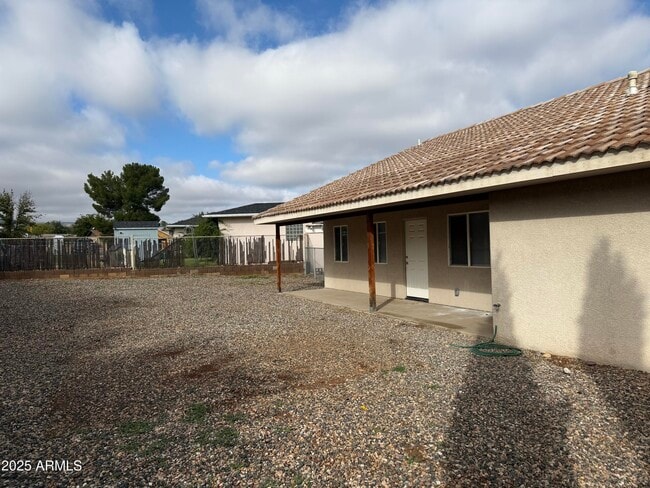 Building Photo - 1225 E Elm St