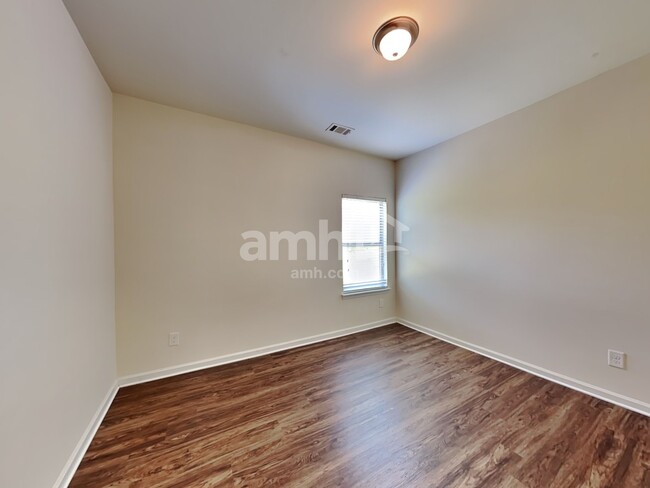 Building Photo - 525 Brickstone Way