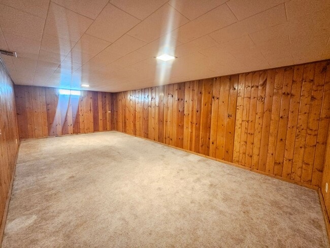 Building Photo - $1,900 - 3 Bed / 2 Bath Charming Rancher H...