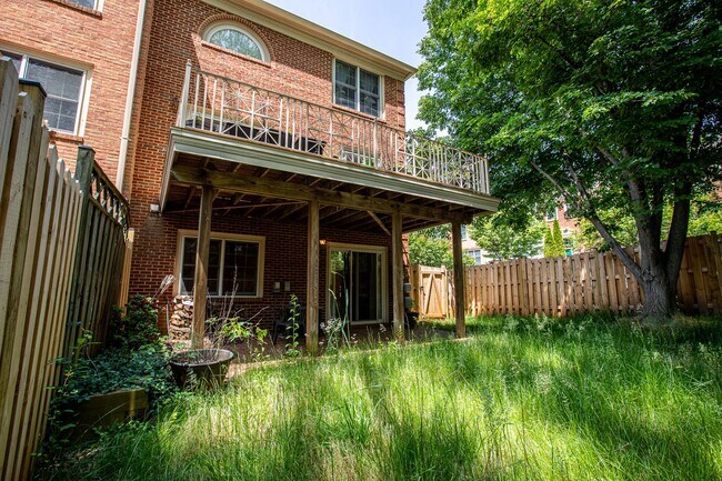 Building Photo - Impressive 3 BR/2 Full BA & 2 Half BA EOG Townhome in Decoverly Adventure!