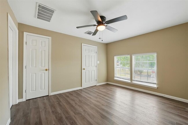 Building Photo - 3615 Seabrook St