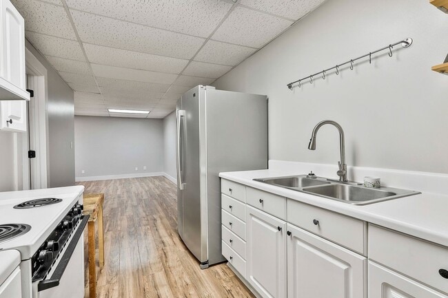 Building Photo - Sharpsburg Basement Apartment, ALL utilities included.