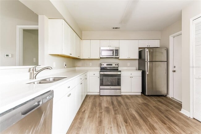 Building Photo - 1517 Colony Ave