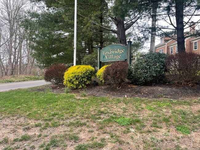 Building Photo - 173 Foxbridge Village Rd