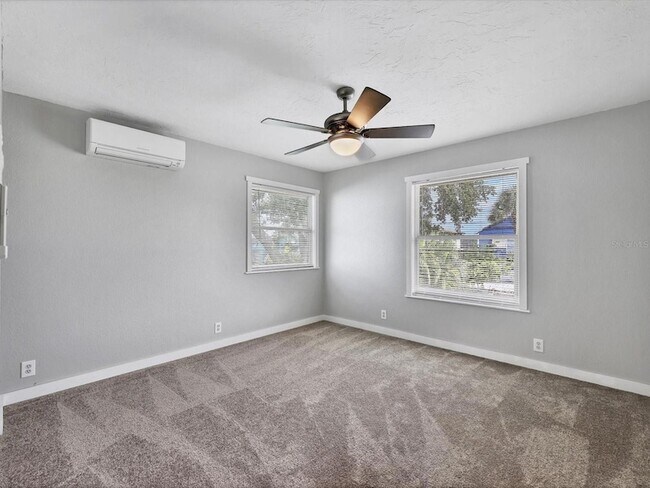 Building Photo - 4212 3rd Ave NE