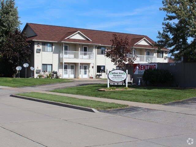 Building Photo - Sullivan Gardens - 466