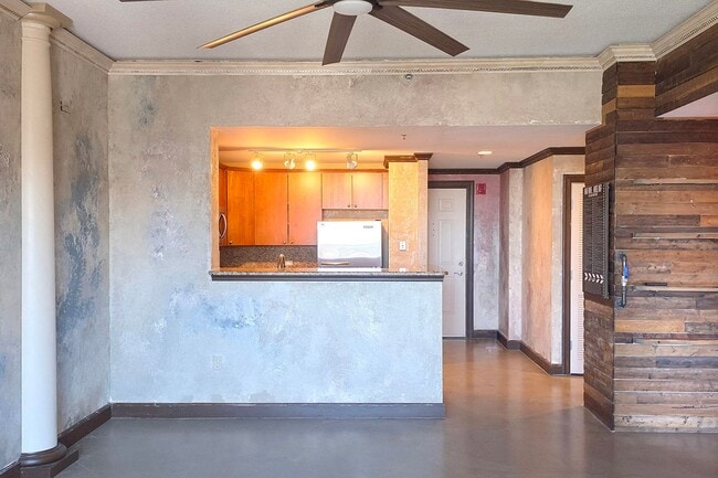 Building Photo - 225 River Rd