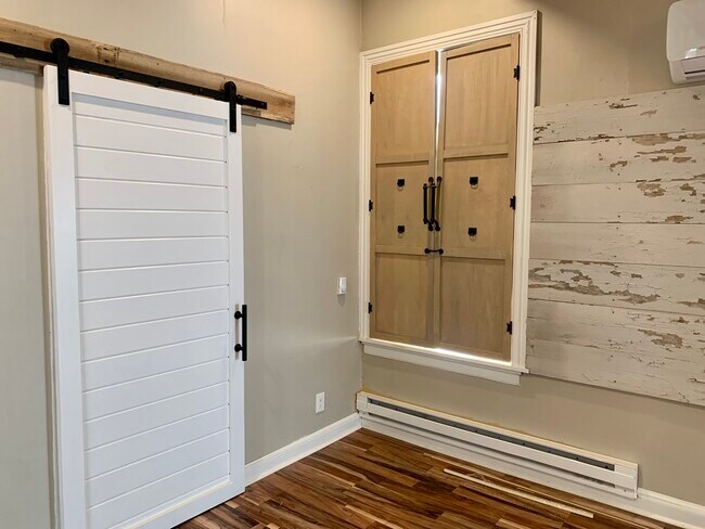 Building Photo - 1701 W Doe Run Rd