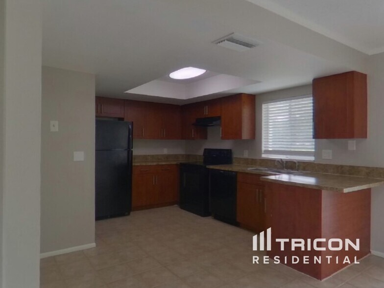 Building Photo - 2303 Silver Hill Ct