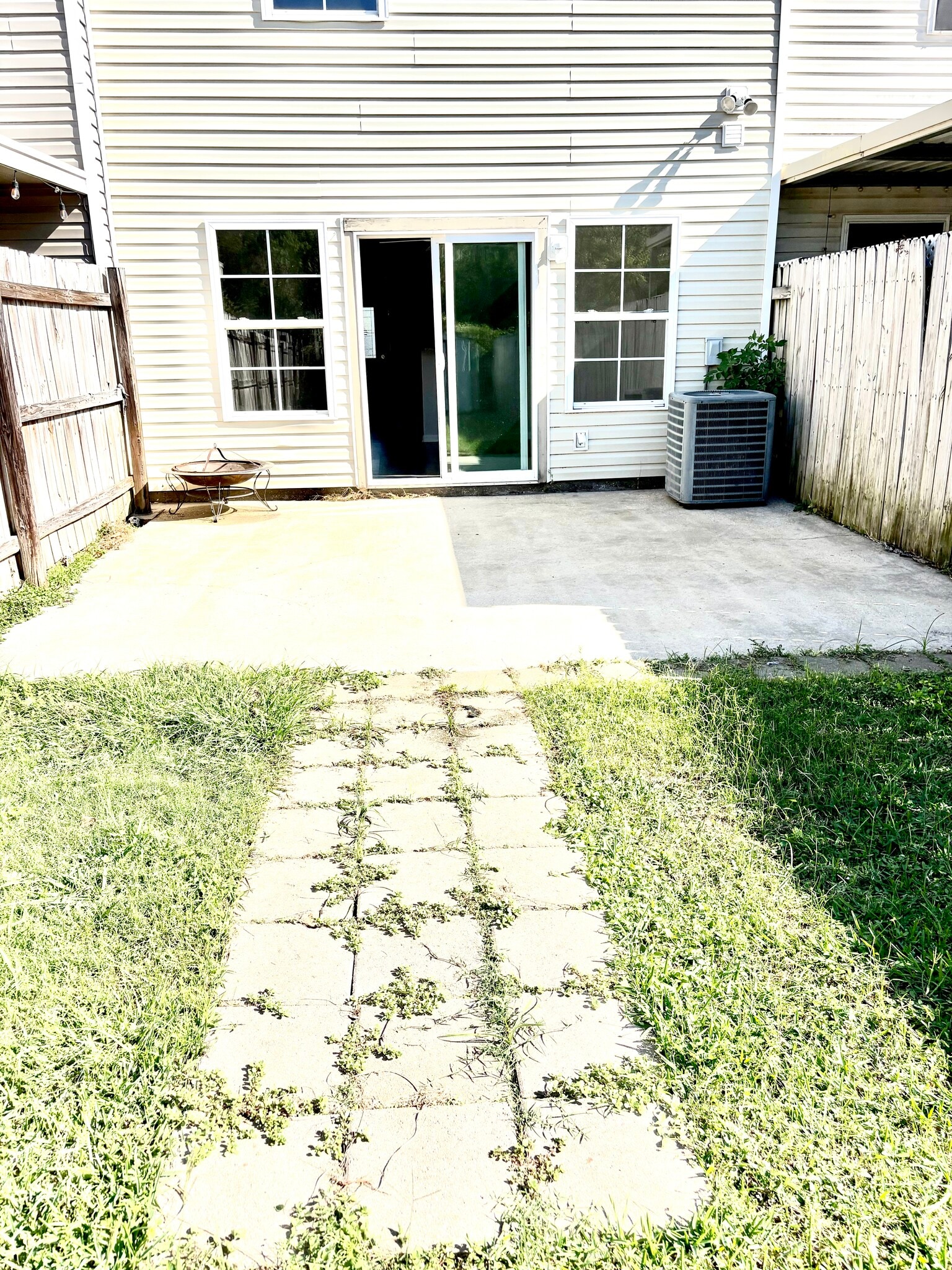 Building Photo - 1504 Southport Blvd