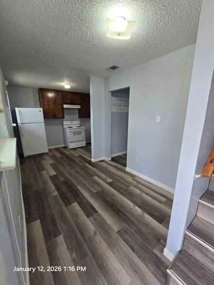 Building Photo - 900 S 15th St