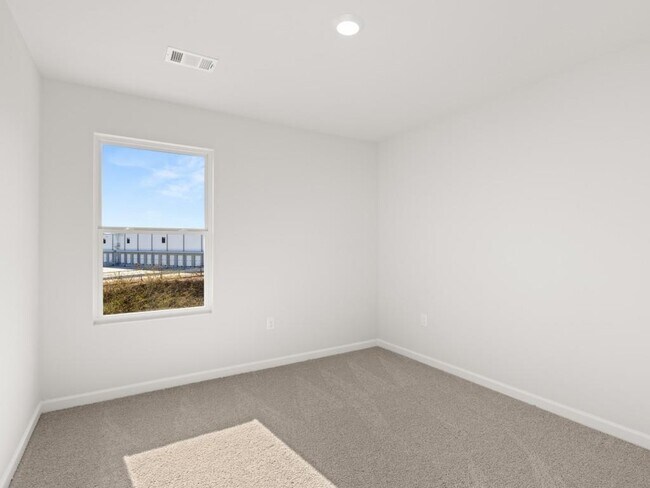 Building Photo - 102 Hughes Pl Dr