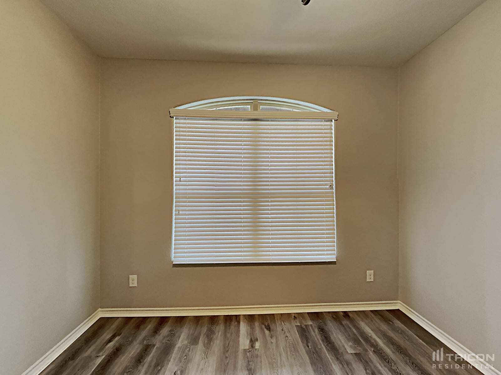 Building Photo - 1204 Glenwood Dr