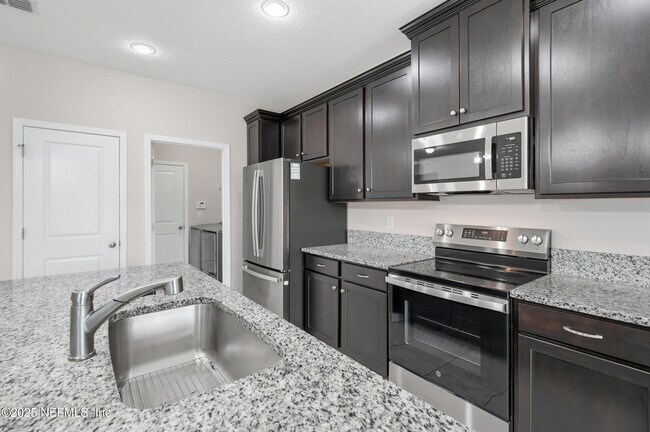Building Photo - 187 S Coopers Hawk Way