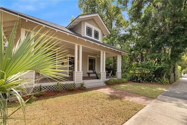 Building Photo - 2 Bed 2 Bath House in Duckpond with 2 Car Garage!