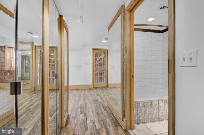 Building Photo - 1118 Girard St NW