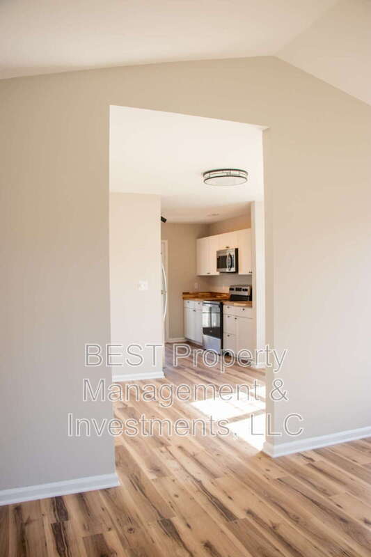 Building Photo - 3225 Lasalle St