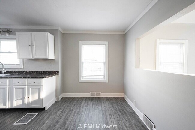 Building Photo - "Charming 3-Bedroom Haven with Spacious Living in Indianapolis – 2,190 Sq Ft of Comfort!"