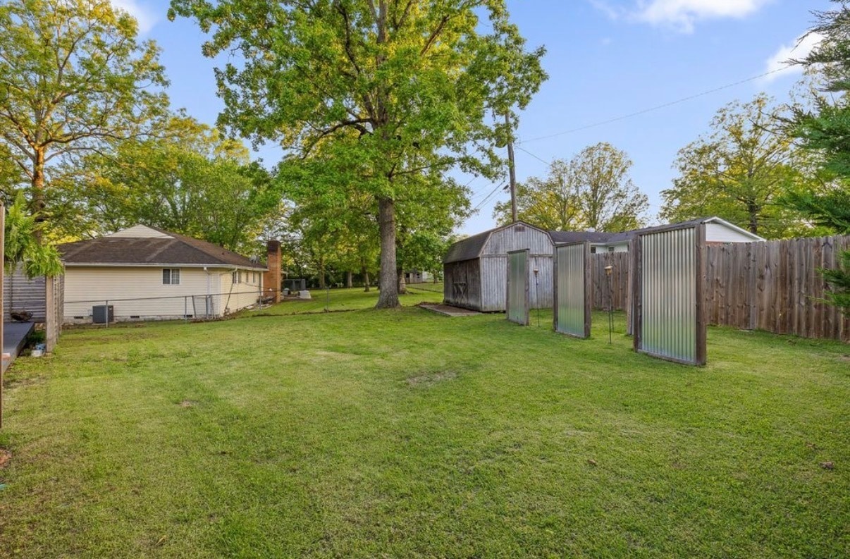 Building Photo - 1627 Fernwood Cir