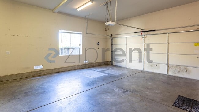 Building Photo - 1251 Clover Dr