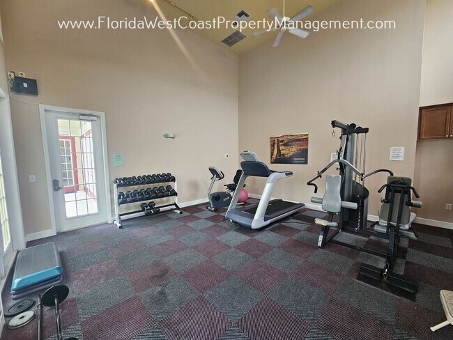 Building Photo - CAROLINA LANDINGS! 2 BEDROOM/2.5 BATH CONDO! SUPER LOCATION- UNIVERSITY PARKWAY