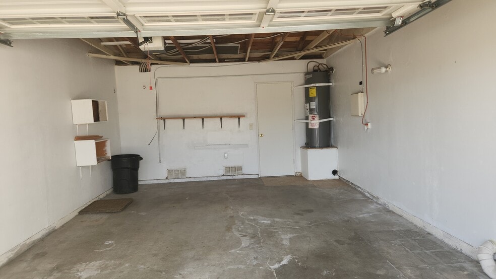 Oversized Garage - 27961 Winged Foot Dr