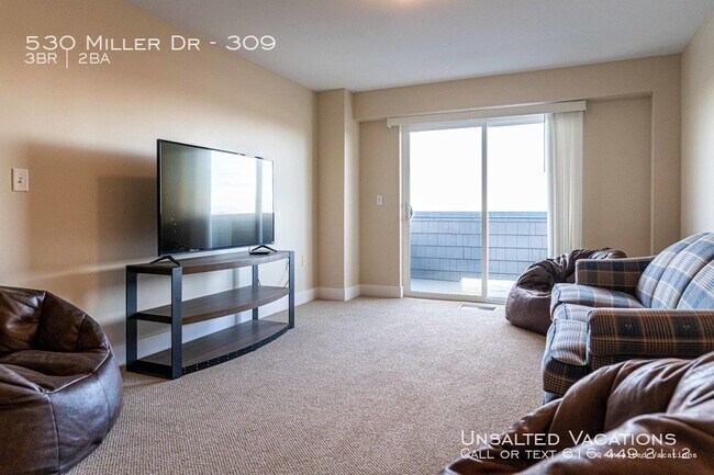 Building Photo - Grand Landing Condo