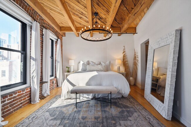 Building Photo - Luxurious Corner 2 BR/ 2 BA Franklin Loft ...