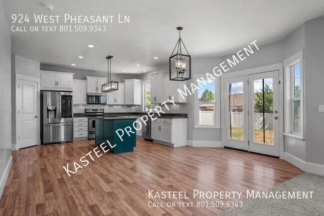 Building Photo - 924 W Pheasant Ln