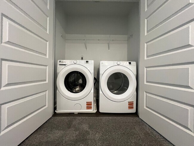 Building Photo - MOVE IN READY -3 Bed, 2.5 Bath 1 car garag...