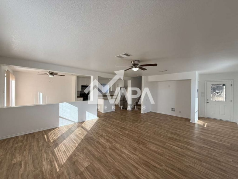 Building Photo - 9902 Hawksbill Peak