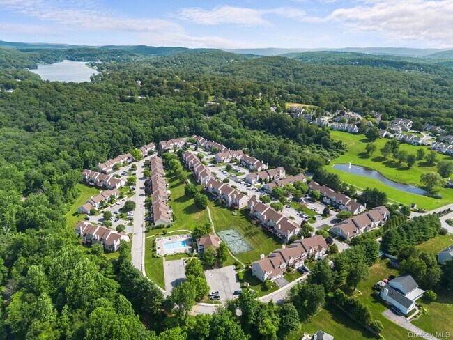 Building Photo - 104 Sparrow Ridge Rd