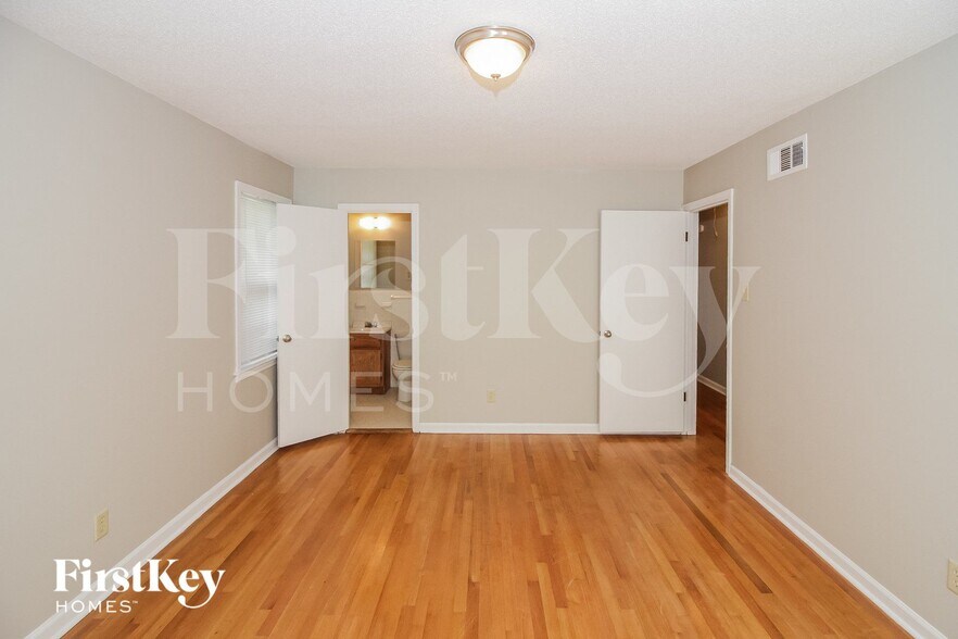 Building Photo - 2693 Satellite St