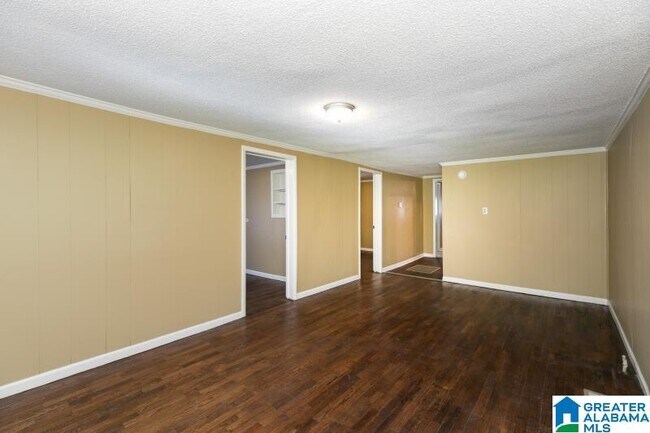 Building Photo - 573 7th Ave SW