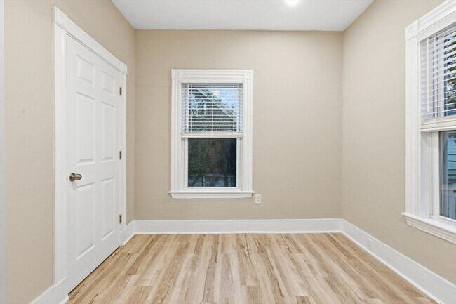 Building Photo - 43 Lonsdale St