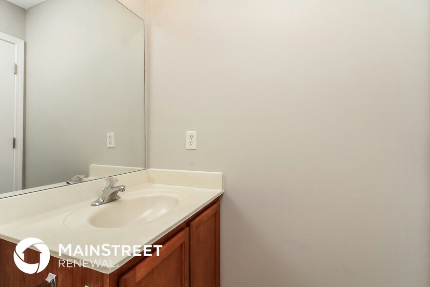 Building Photo - 8008 Logan Dr